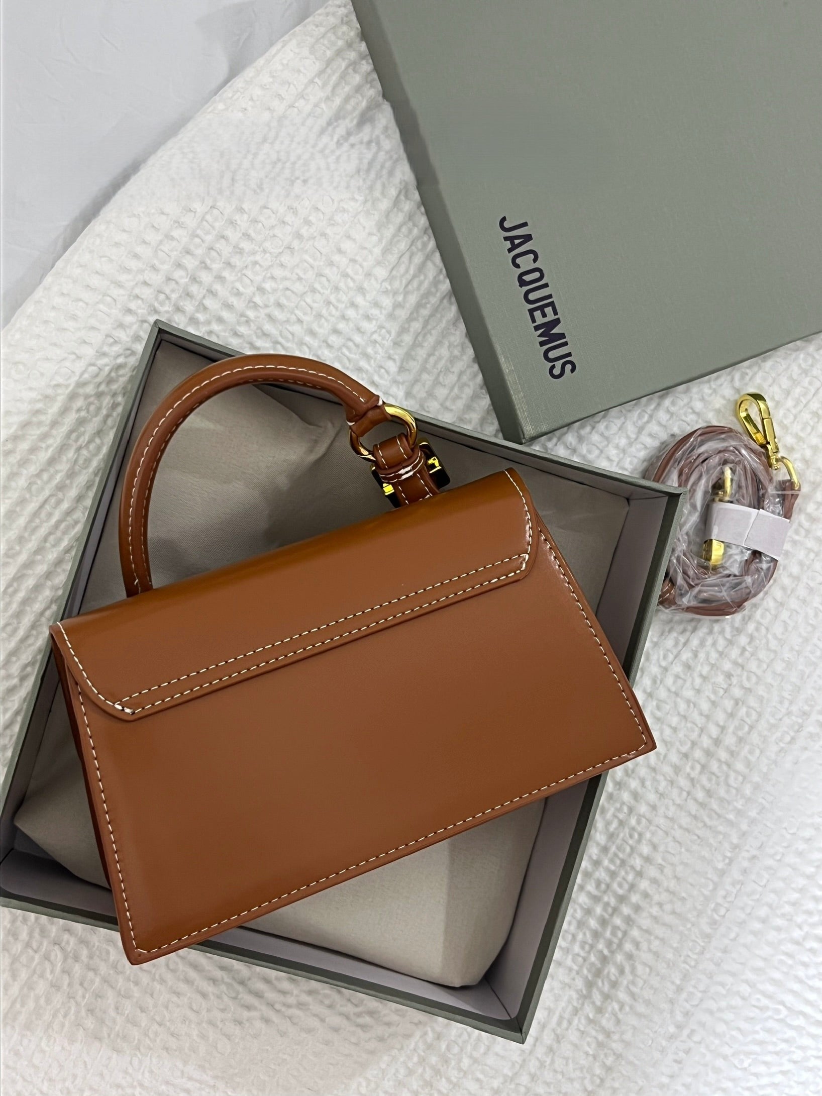 JACQUEMUS BROWN (Medium)