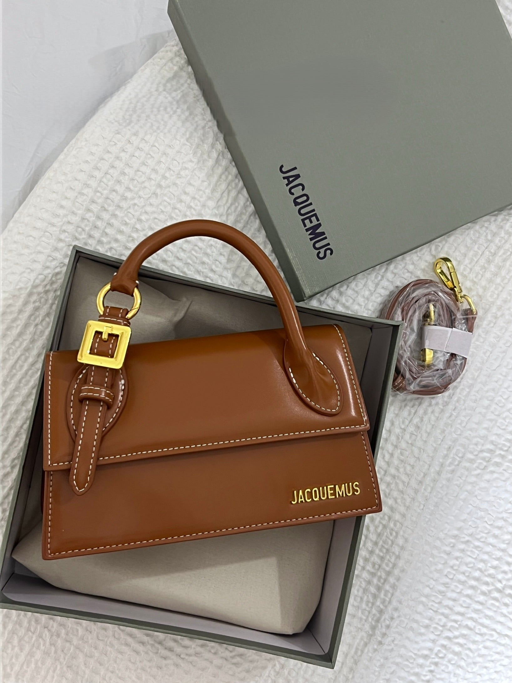 JACQUEMUS BROWN (Medium)