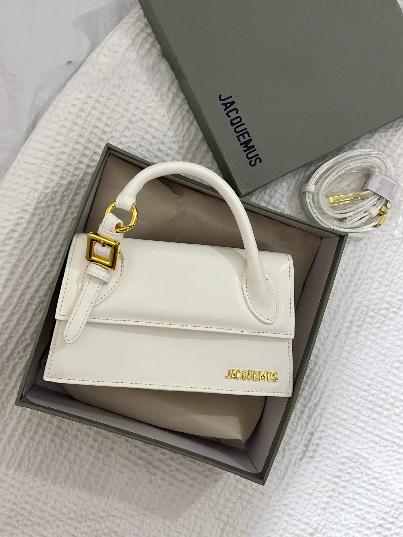 JACQUEMUS WHITE ( Medium)