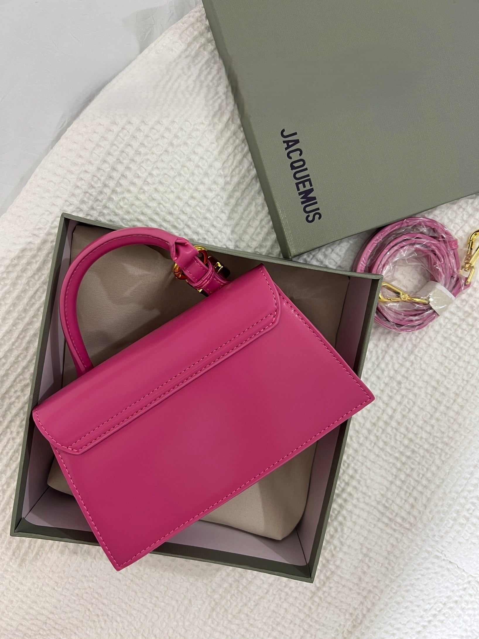 JACQUEMUS PINK (Medium)