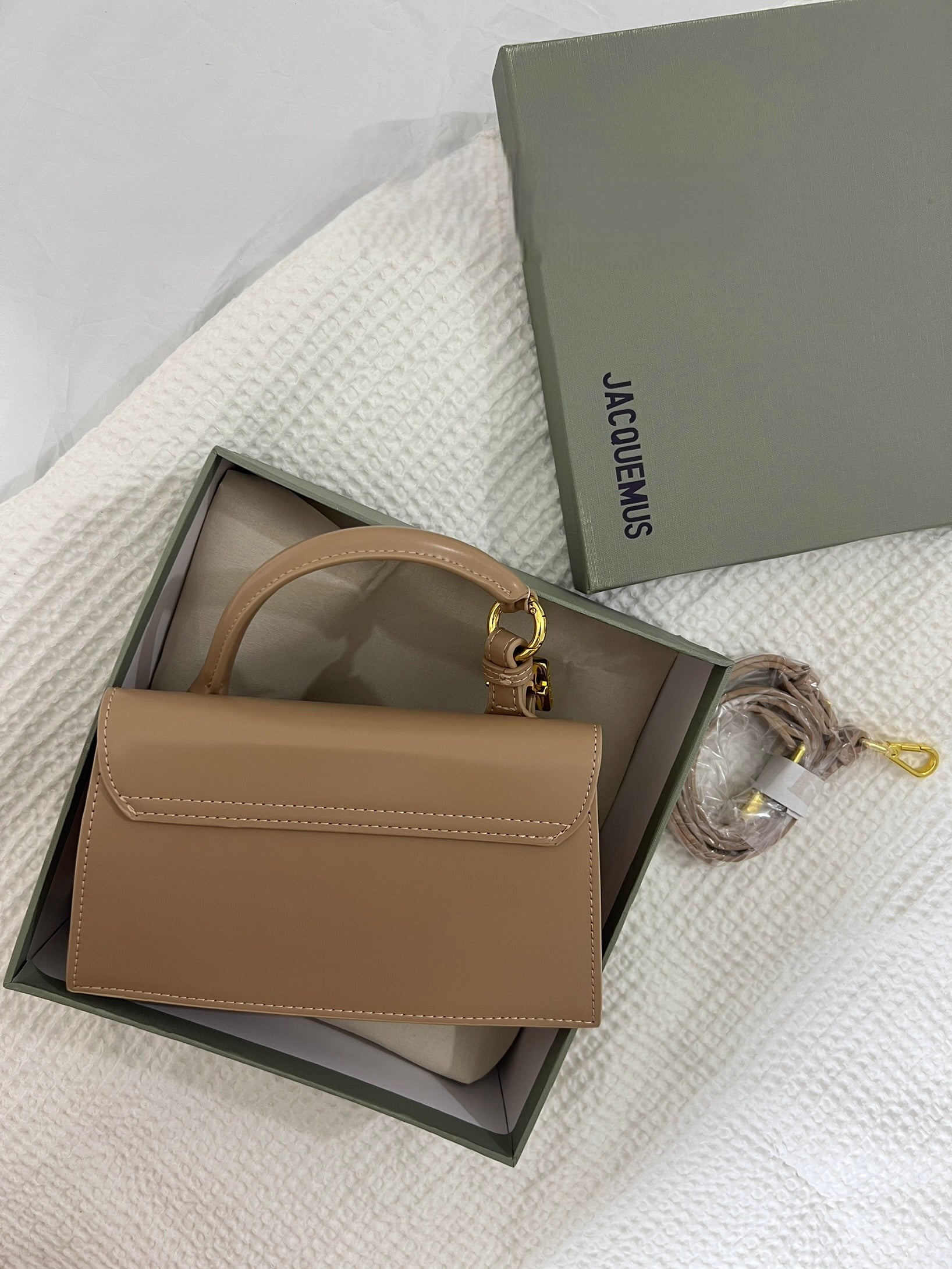 JACQUEMUS BEIGE (Medium)