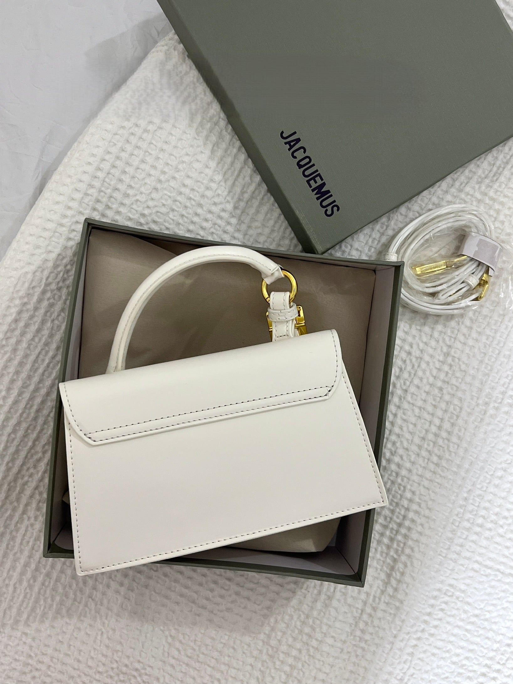JACQUEMUS WHITE ( Medium)