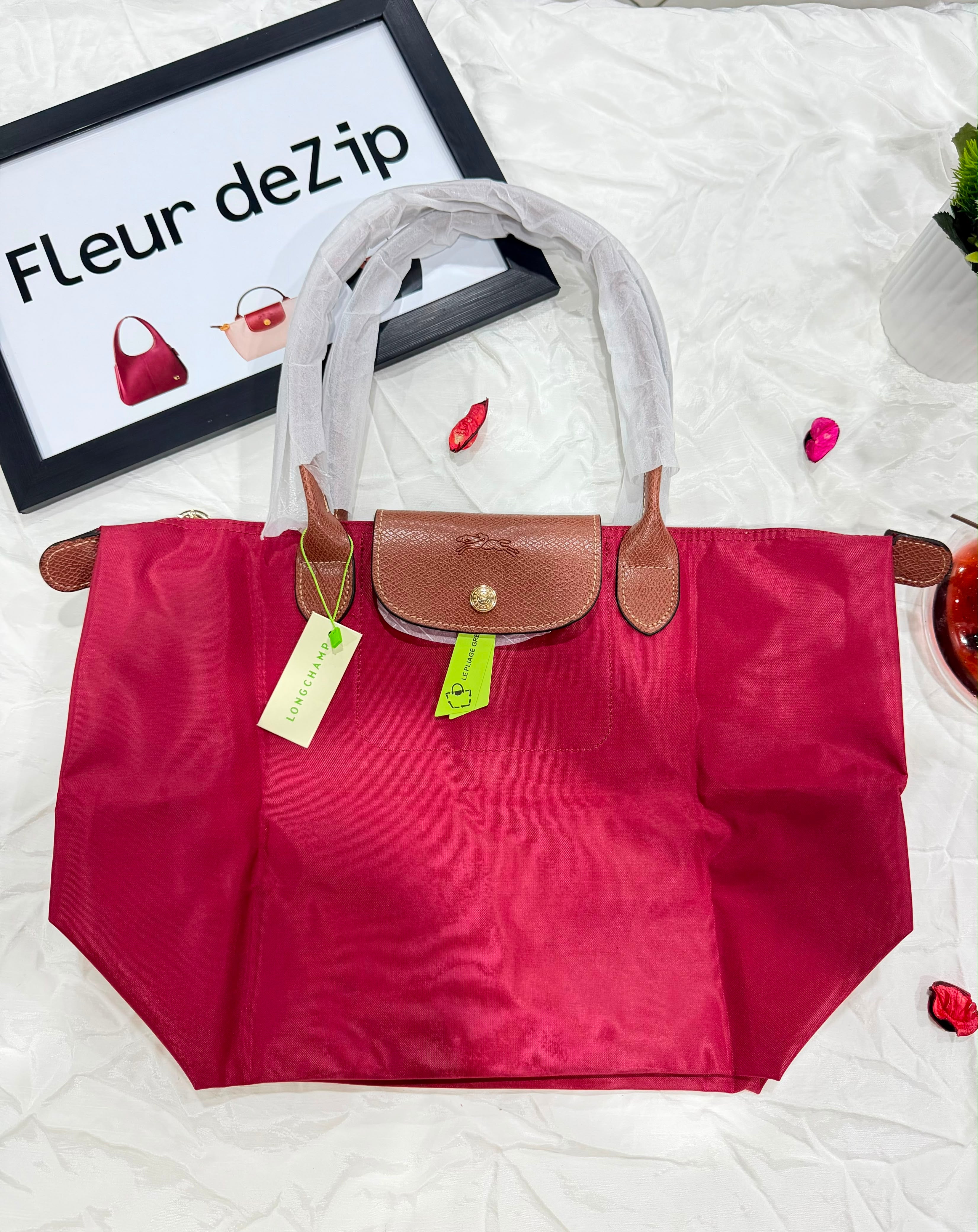 Longchamp Tote Large - Red
(WITH BRAND LOGO)