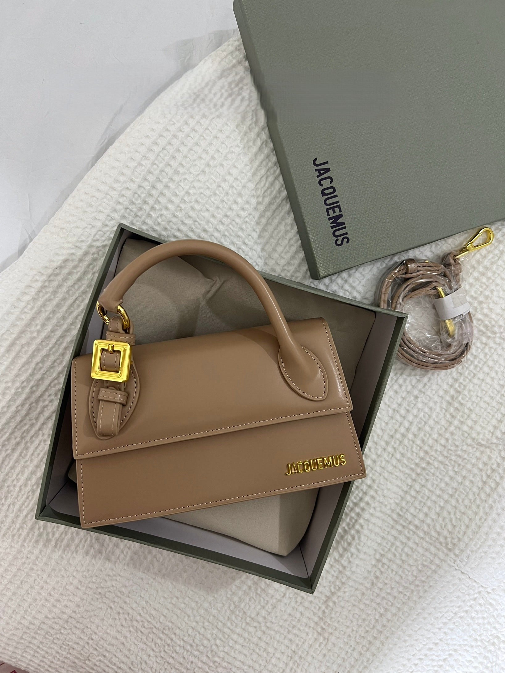 JACQUEMUS BEIGE (Medium)