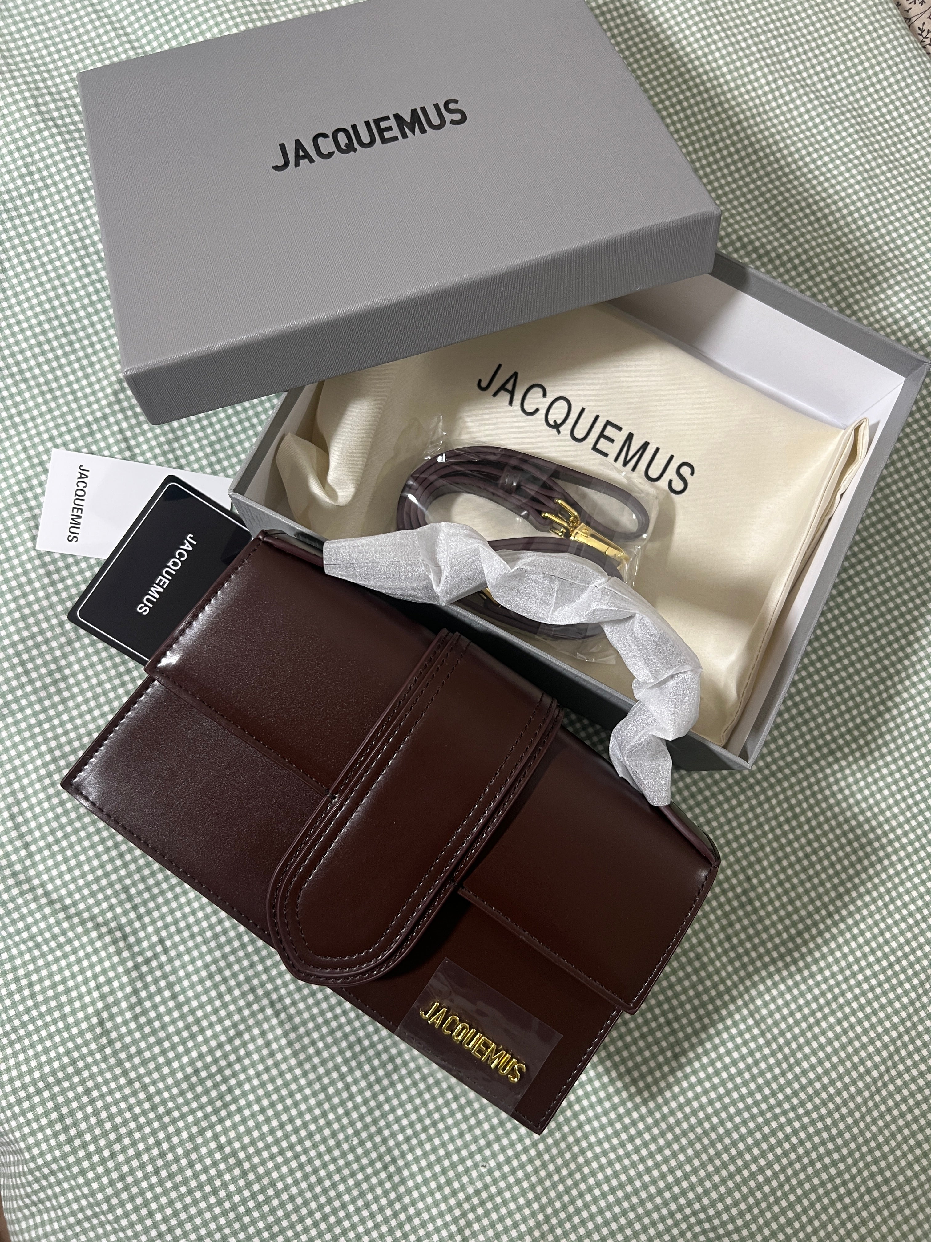 JACQUEMUS BROWN