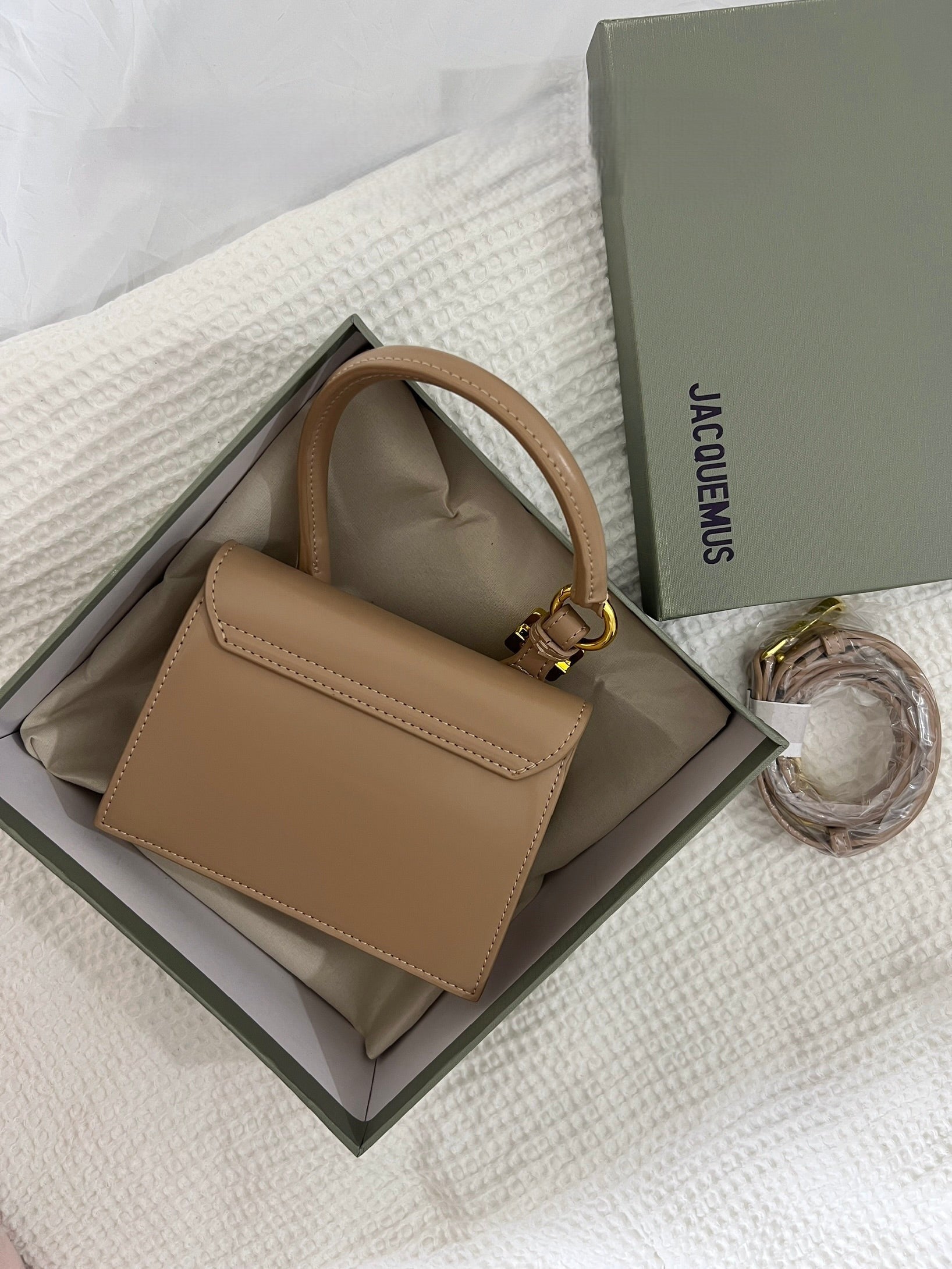JACQUEMUS BEIGE (SMALL)