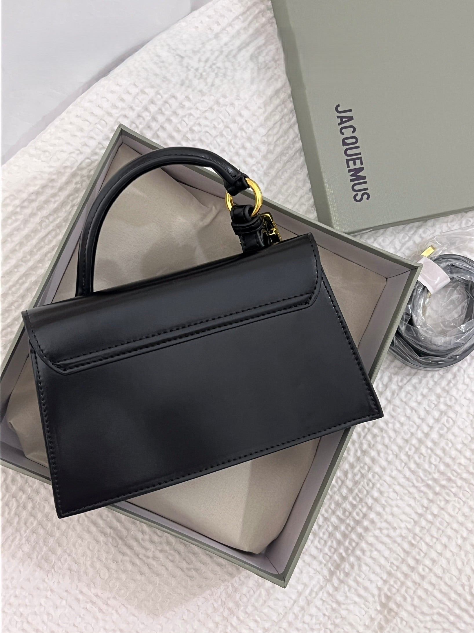 JACQUEMUS BLACK (Medium)