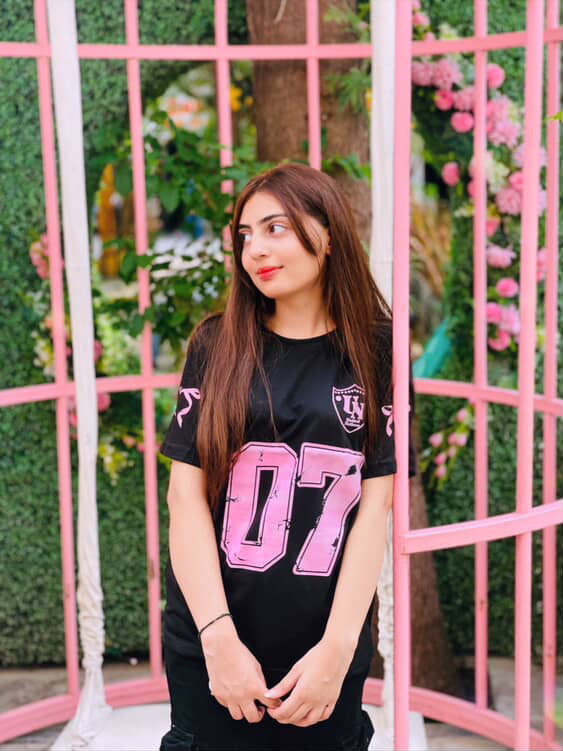 UN 07 BLACK- PRINTED DROP SHOULDER