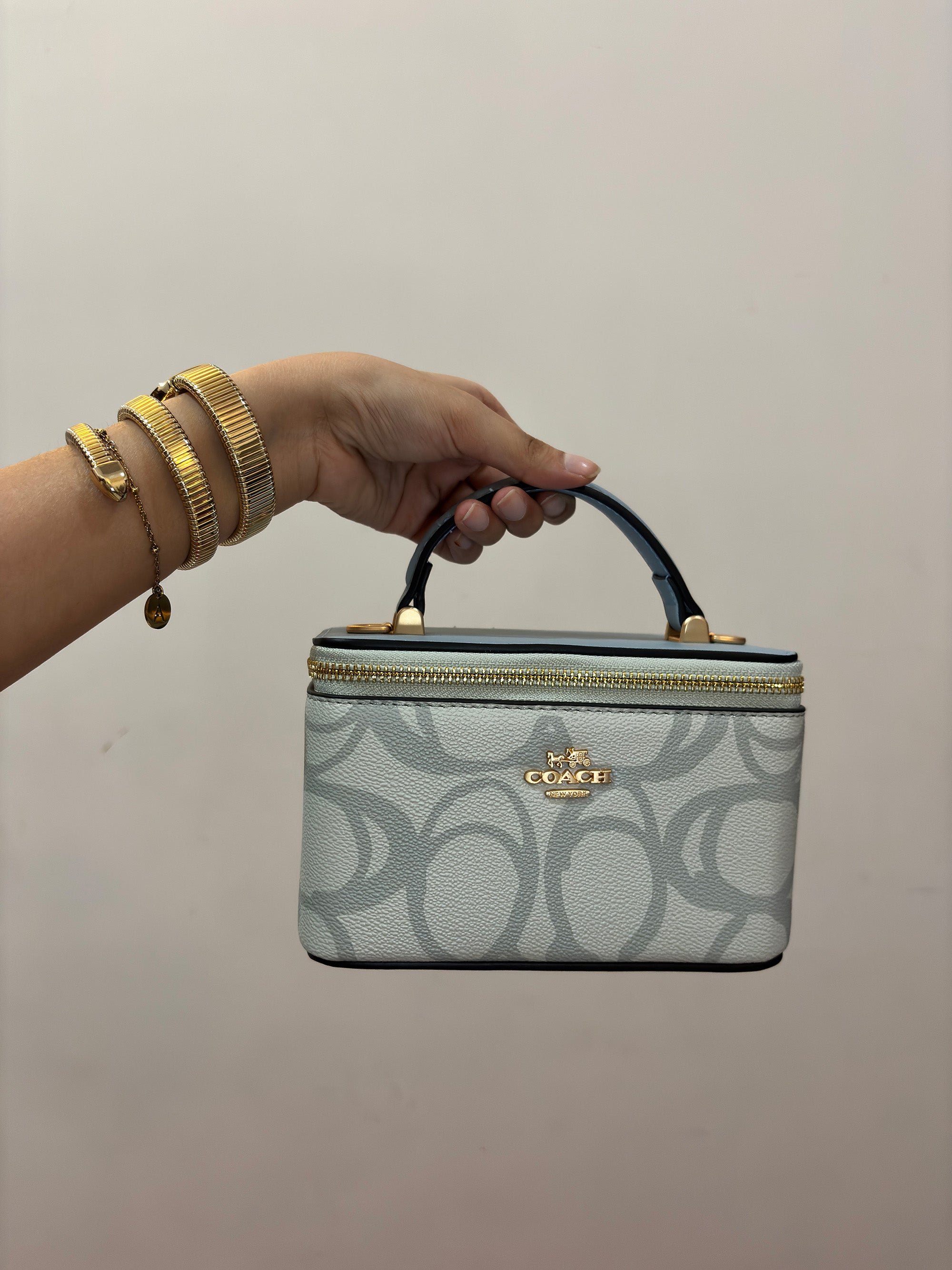 Coach Signature Canvas Vanity - Sapphire
