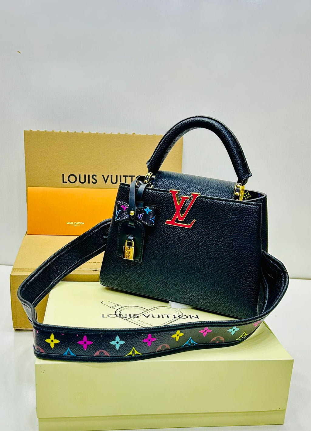 LOUIS VUITTION- Capucines BB Black