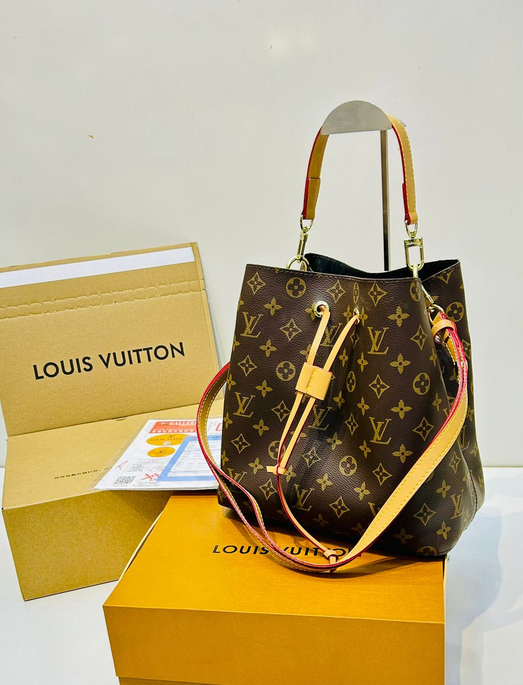 LOUIS VUITTION - NeoNoe Bucket Bag