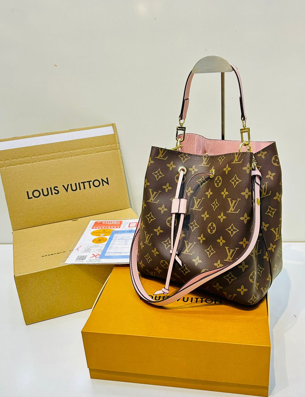 LOUIS VUITTION - NeoNoe Bucket Bag
