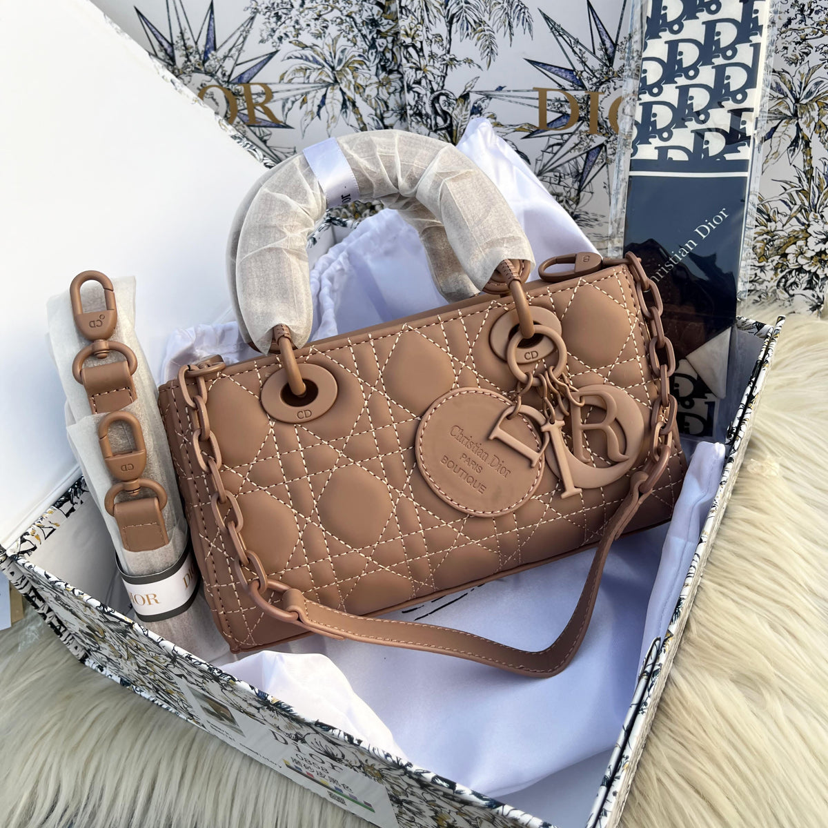 DIOR Master quality Handbag Short and long streps